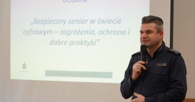 Seniorzy uczą się bezpieczeństwa online w Krynicy Morskiej